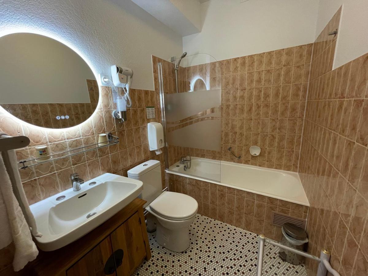 Balzac Hotel Restaurant Fougères Dış mekan fotoğraf